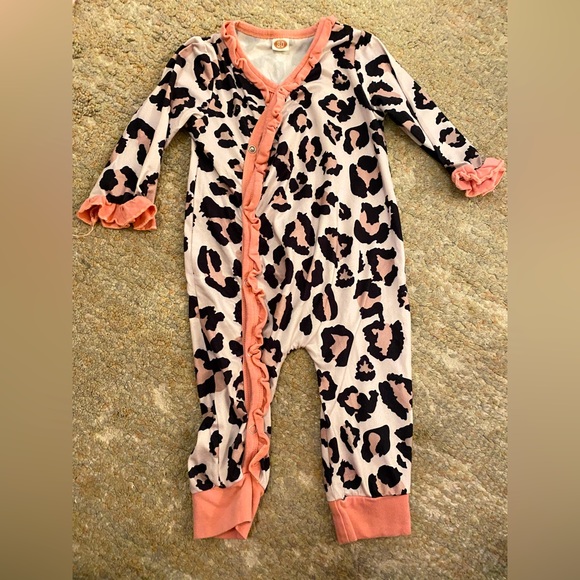 Cheetah romper - Picture 1 of 1